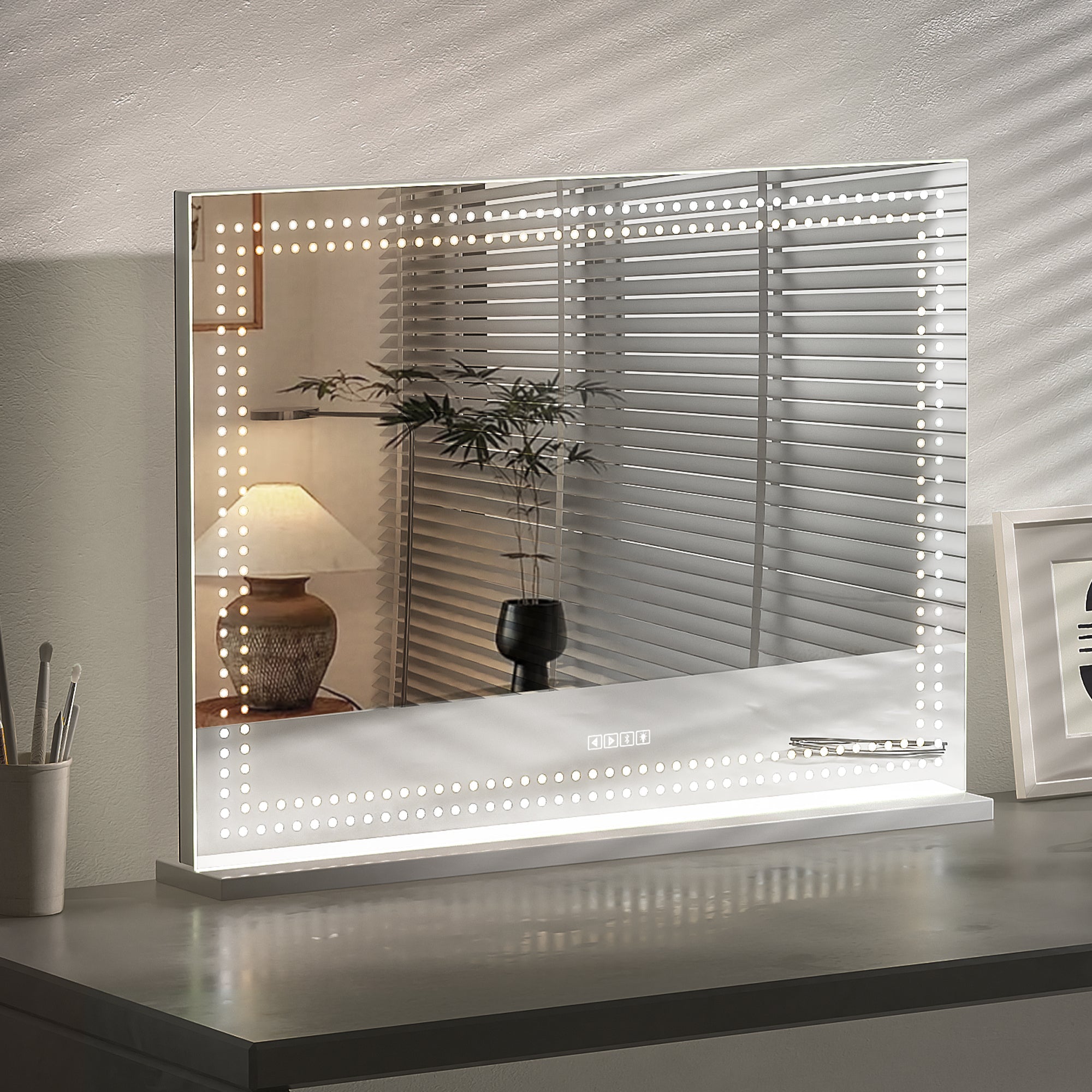 The VANITII DL Vanity Mirror is equipped with high-lumen LED lights, smart touch control, Bluetooth speaker, USB charging port, and detachable mirror base.The frame of the mirror is designed in a simple white style. Placed on the makeup table in the bedroom, it combines fashion and practicality perfectly.